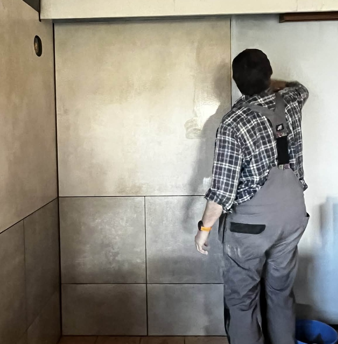 Carlo Pirmez — Électricien, travaux sur chantier